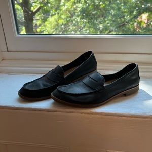sperry navy loafers